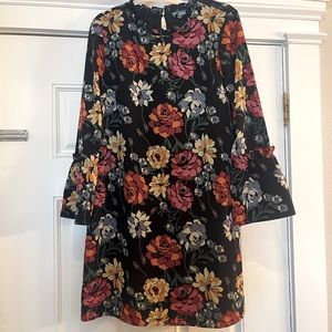 Floral bell sleeve dress